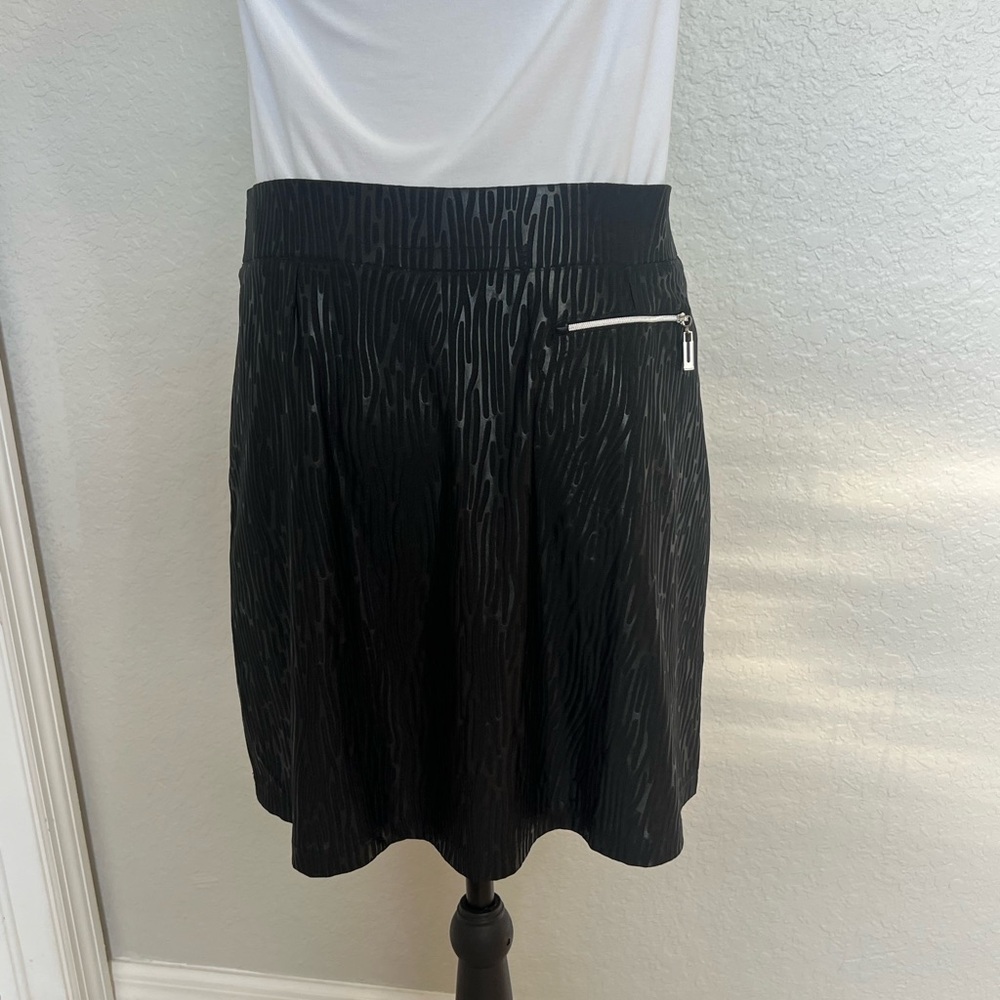 Jamie Sadock Black Textured Mini Skirt
Caja 8